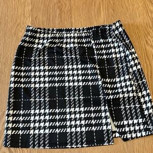 Forever 21 Black and White Houndstooth Pencil Skirt